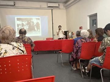 Alejandra Araya dictó charla sobre Mistral y la pedagogía de vanguardia en la Biblioteca Pública de Puente Alto