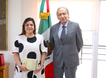 Decano Villarroel sostuvo reunión de trabajo con la Embajadora de México en Chile para profundizar cooperación académica y cultural