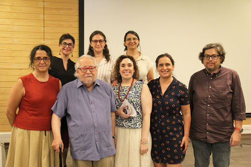 Facultad de Filosofía y Humanidades y LOM Ediciones presentaron libro Por una tradición crítica latinoamericana. Diálogos en torno a Grínor Rojo