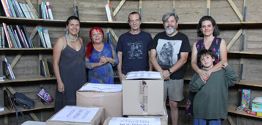 Facultad de Filosofía y Humanidades realizó donación de libros a la Biblioteca Redonda de La Victoria