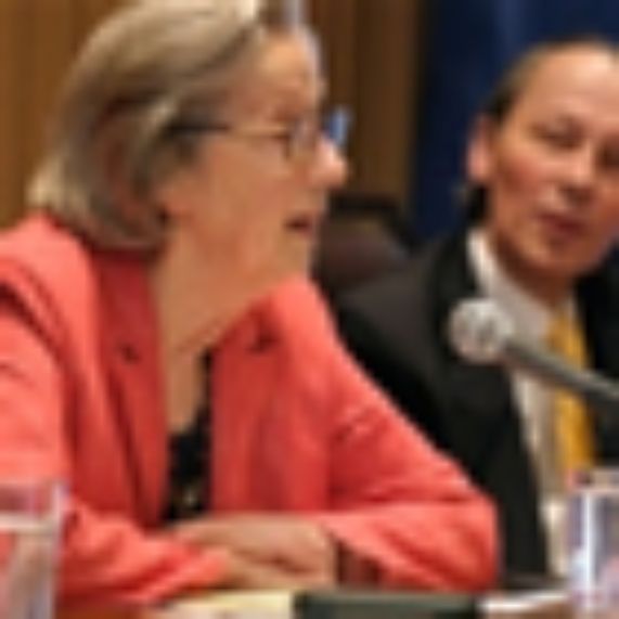Carla Cordua en conferencia dictada en la Universidad de Chile