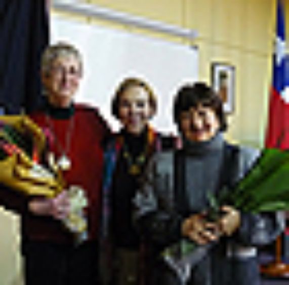 De der. a izq. Profa. María Eugenia Góngora, Profa. María Eugenia Horvitz y Profa. María Isabel Flisfisch.