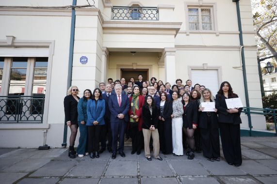 Universidad de Chile titula a su primera generación de profesionales internacionalistas
