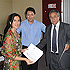 Director PEC Iván Páez y la Prof. Julia Antivilo entregan reconocimientos a Directores de establecimientos presentes.
